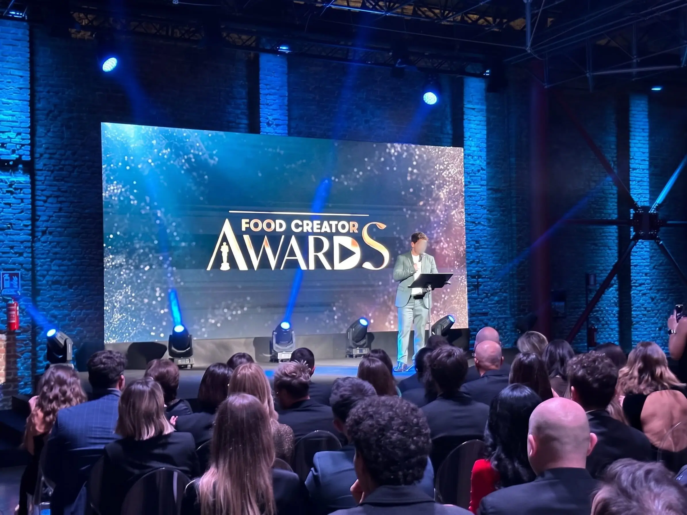 Palco dei Food Creator Awards con ledwall e platea