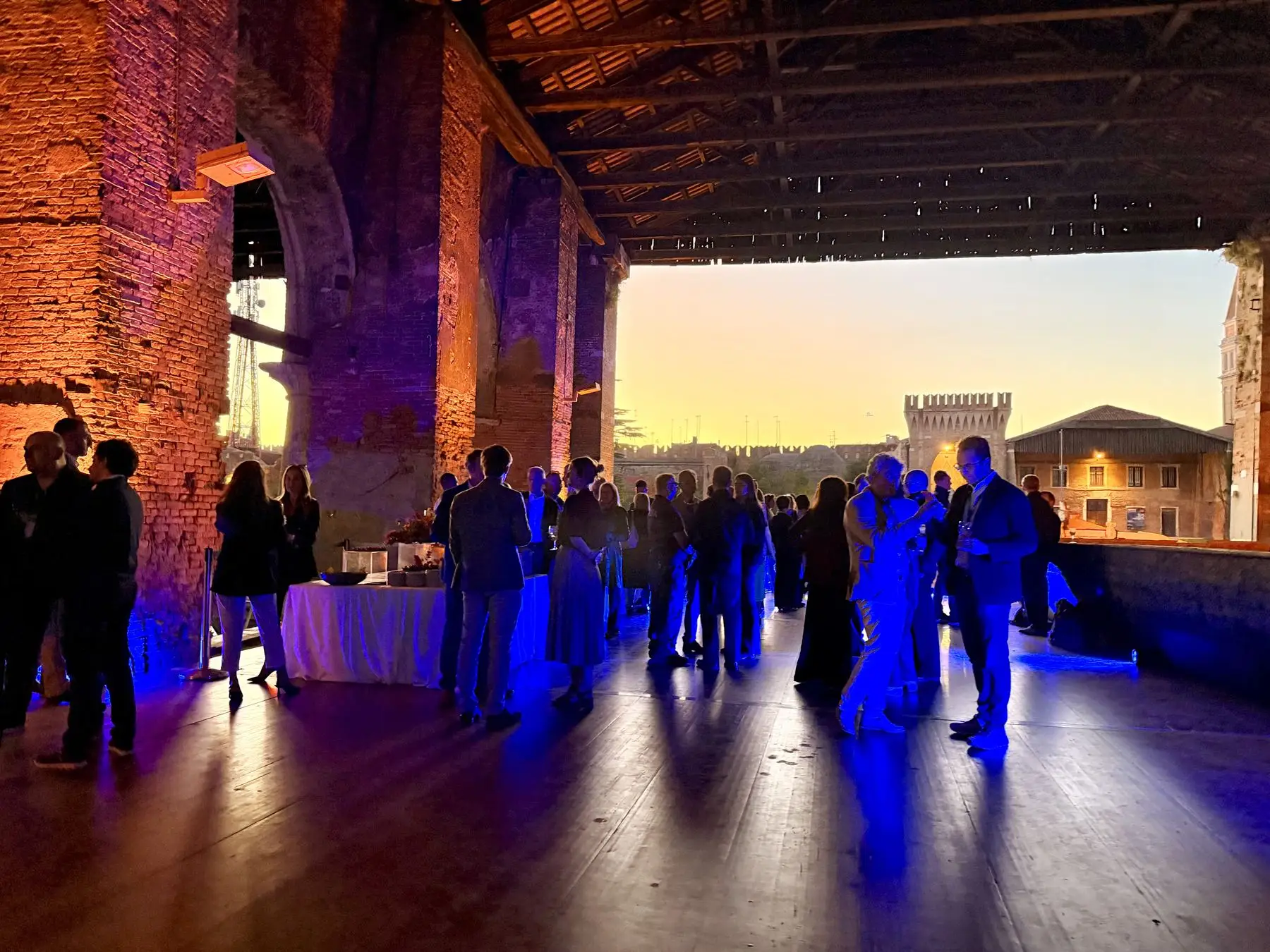 Ricevimento al tramonto in una location storica